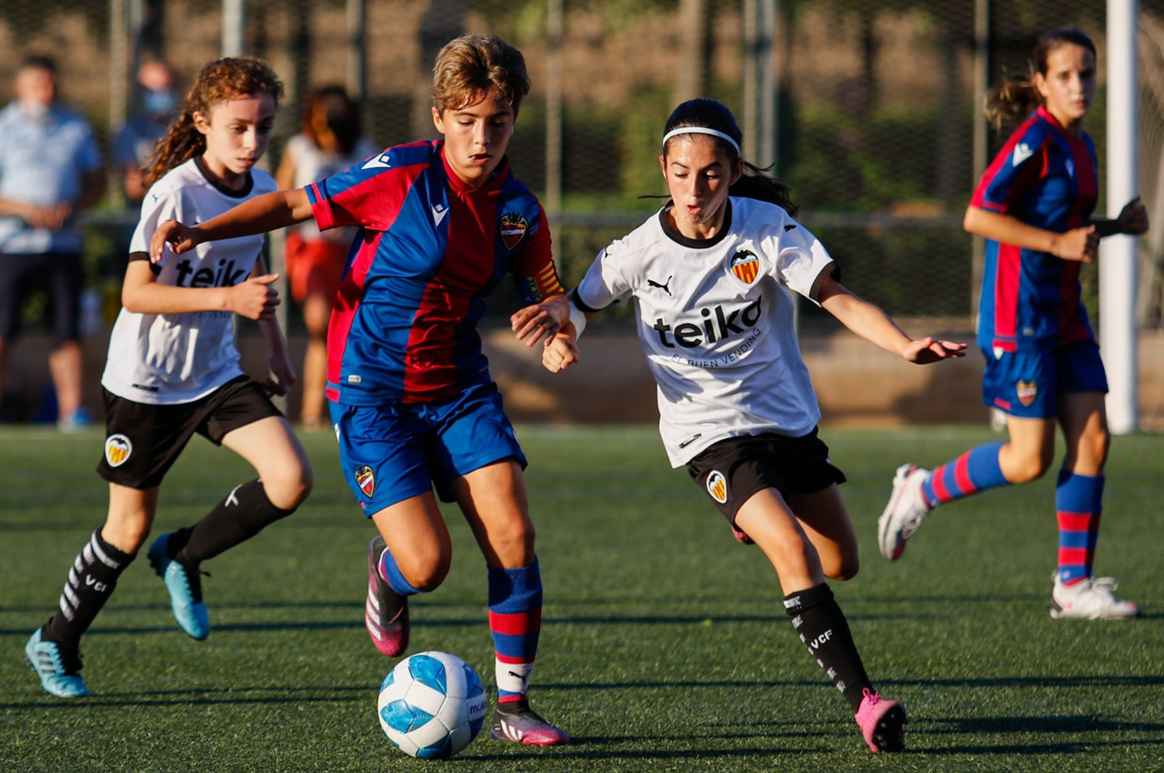 女子草根足球的激情随着第四届瓦伦西亚杯女孩赛重返图里亚市