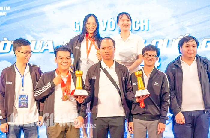 坚江省在全国国际象棋团体锦标赛中排名第三